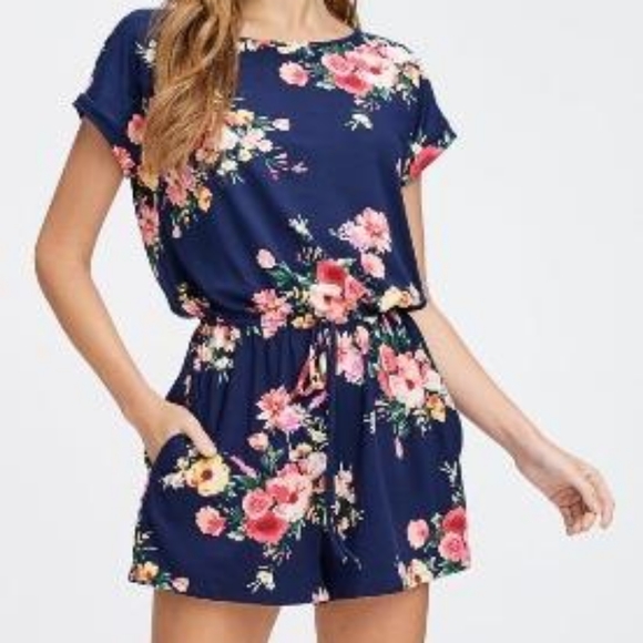 ✨Super cute Romper✨ - Picture 6 of 7